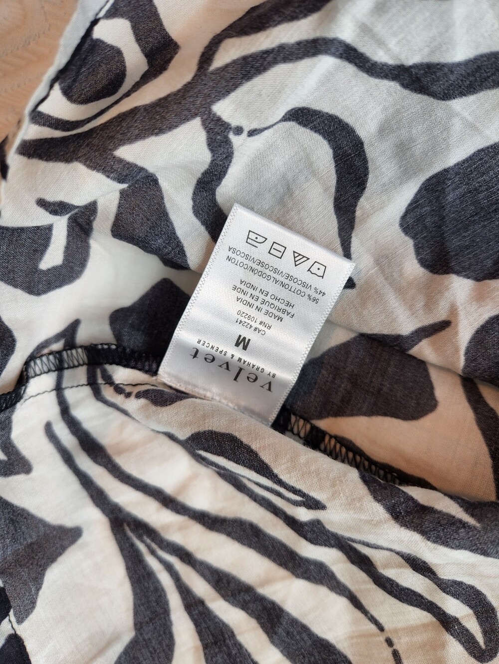 Velvet by Graham & Spencer Black & White Floral V-Neck Blouse - Picture 7 of 7